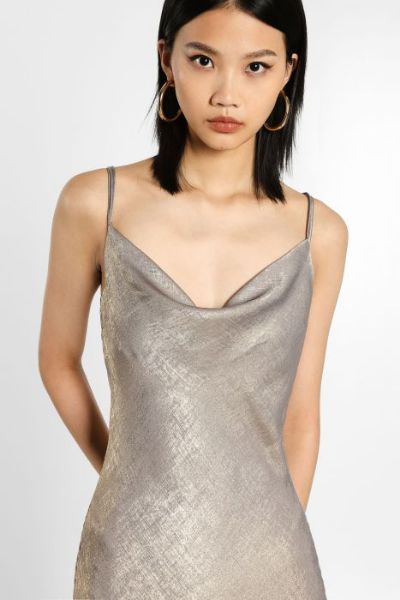 Imagem de Sleeveless solid-colour metallic-effect midi dress