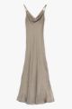 Imagem de Sleeveless solid-colour metallic-effect midi dress